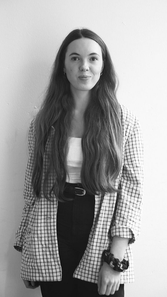 Frau Julia Weber